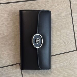Brand new with box Womens Gucci Black Wallet with Silver Logo large